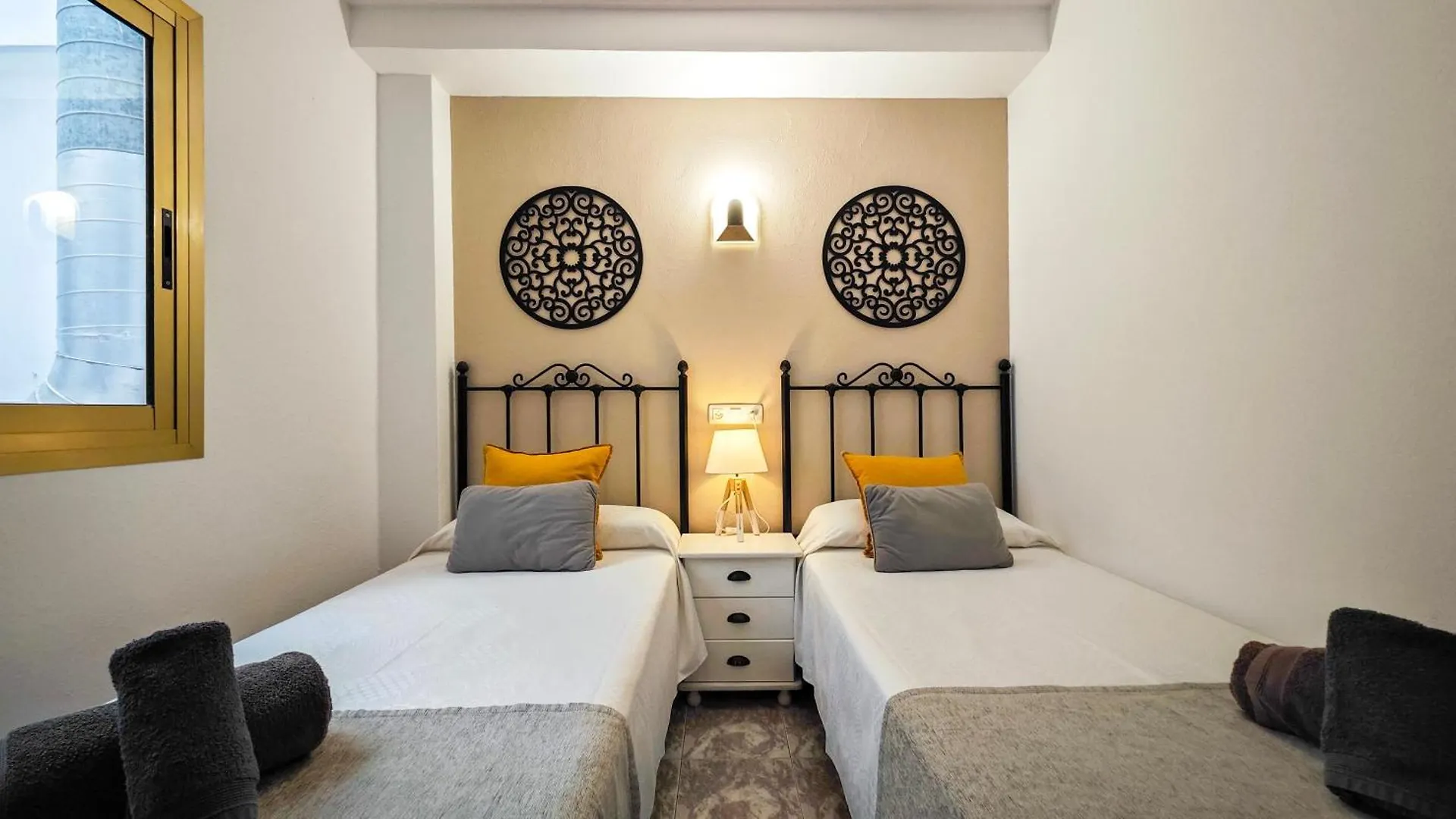 ** בית הארחה Sant Antoni de Portmany Hostal Dinamarca ספרד