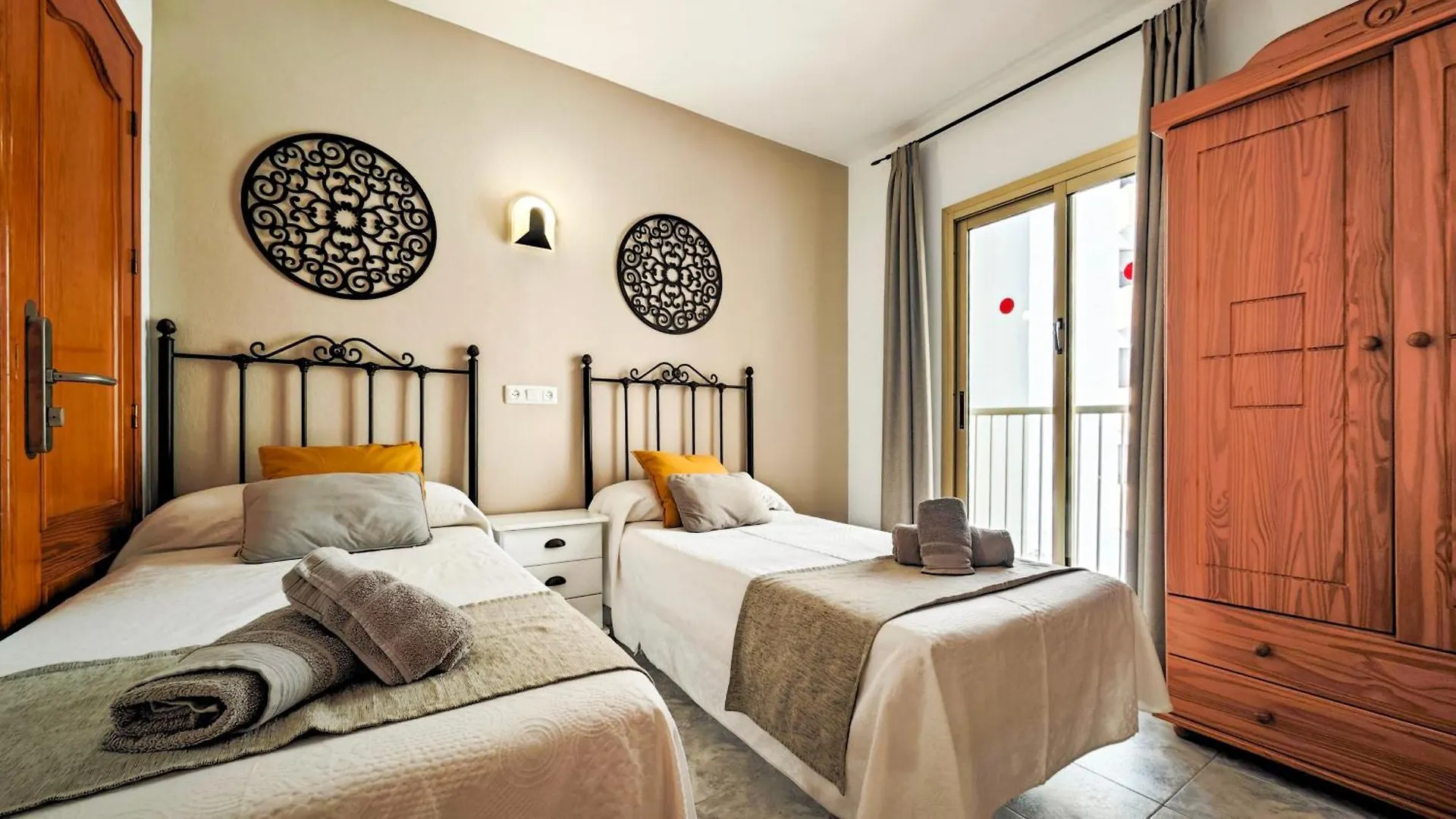 ** בית הארחה Sant Antoni de Portmany Hostal Dinamarca ספרד