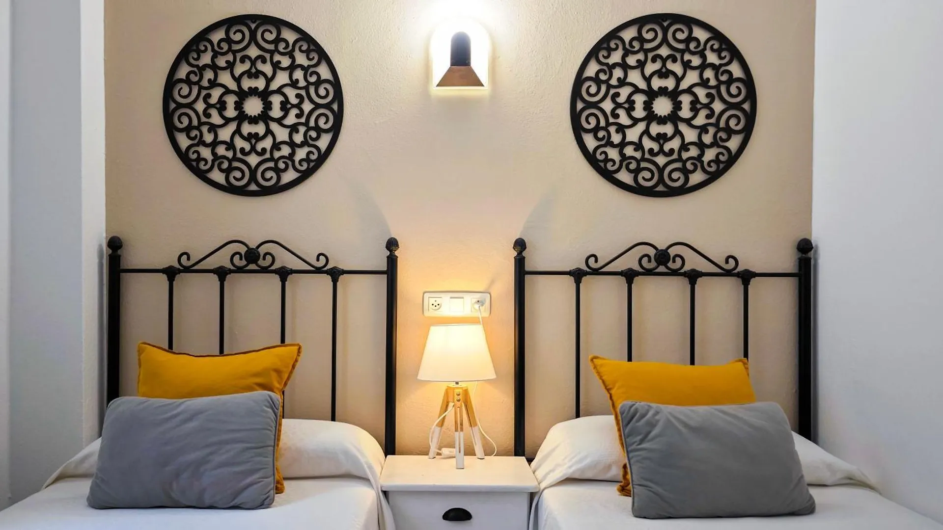 Sant Antoni de Portmany Hostal Dinamarca בית הארחה Sant Antoni de Portmany