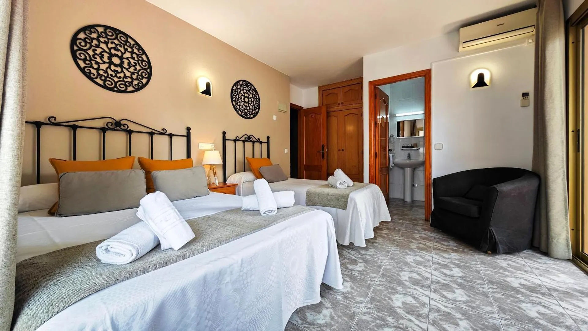 Sant Antoni de Portmany Hostal Dinamarca 2*, Sant Antoni de Portmany ספרד