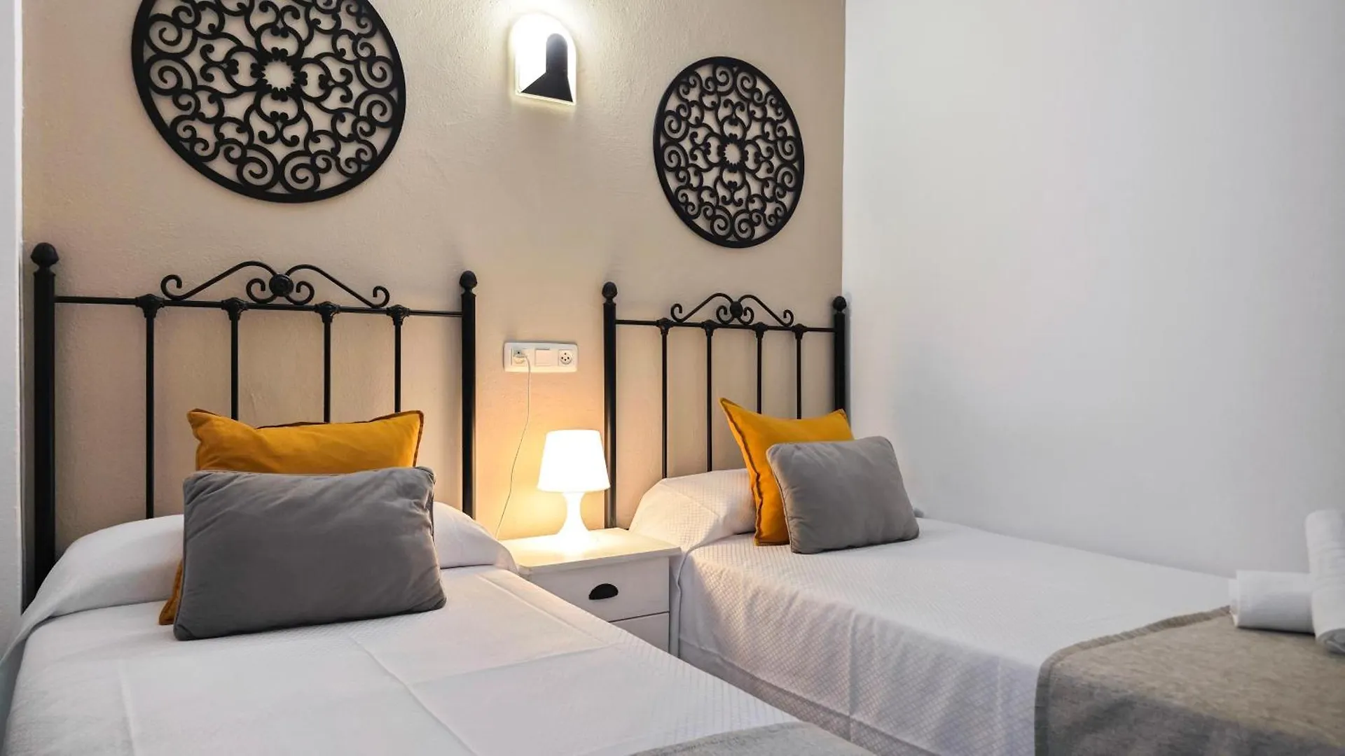 Sant Antoni de Portmany Hostal Dinamarca בית הארחה Sant Antoni de Portmany
