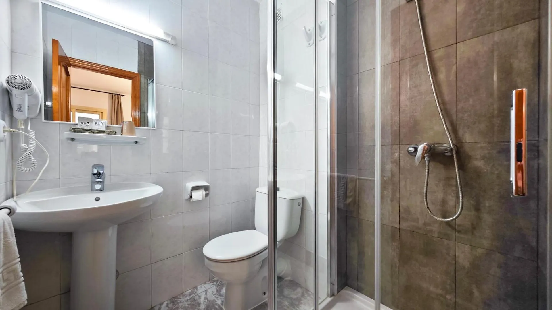 ** בית הארחה Sant Antoni de Portmany Hostal Dinamarca ספרד