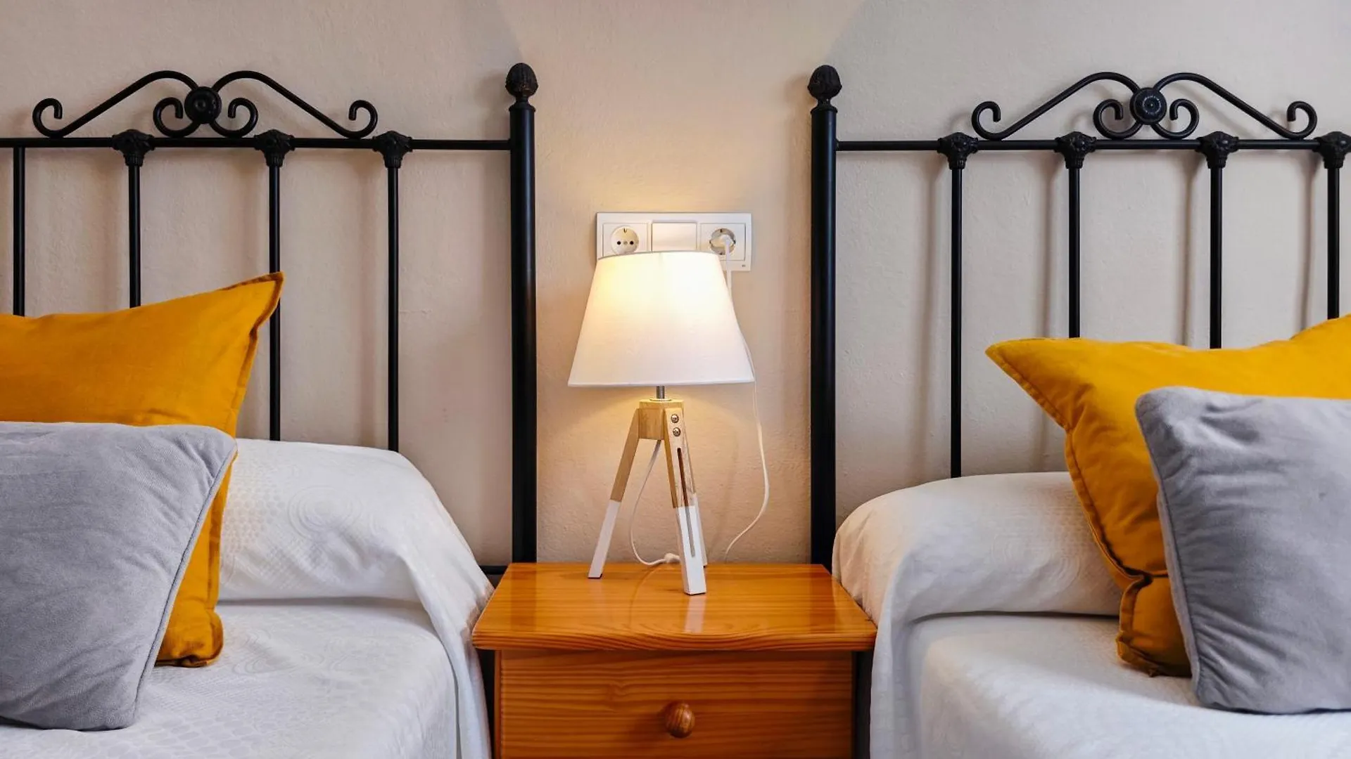 בית הארחה Sant Antoni de Portmany Hostal Dinamarca