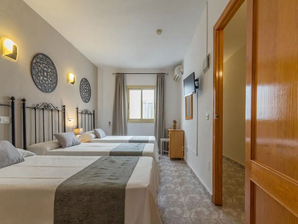 ** בית הארחה Sant Antoni de Portmany Hostal Dinamarca ספרד